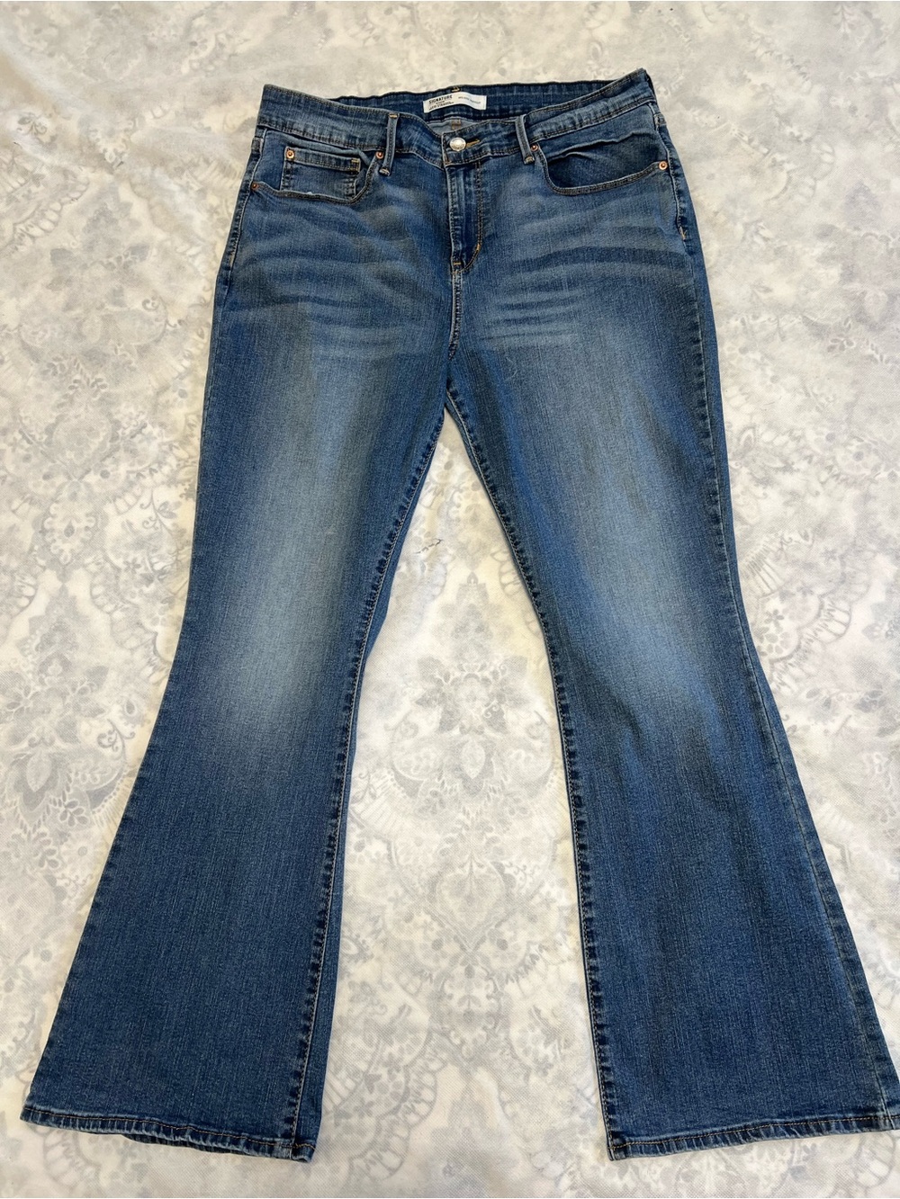 Levi Signature Gold Mid Rise Bootcut 32 x 30 Womens Sz 14 Short Jeans Whiskering